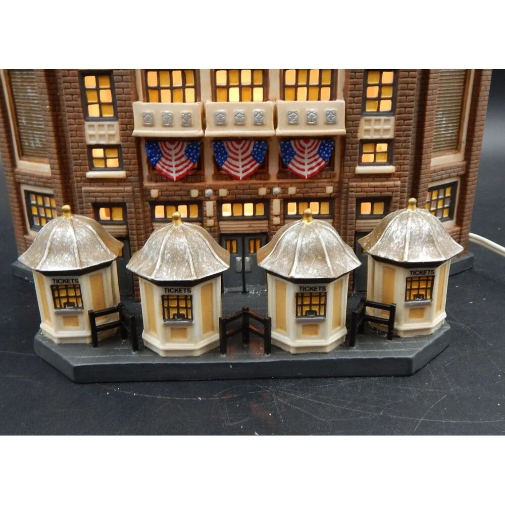 Dept 56 New York Yankee Stadium Collectible Ceramic House Illuminated